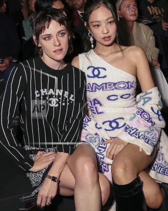 叶姐,在司徒旁边,会不会有一种贤妻良母的感觉?!