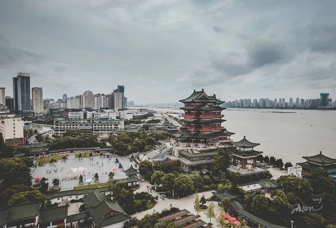 沙生嫌隙,华尔街却已经“选边站”了?沙特阿拉伯的投资峰会人头攒动。