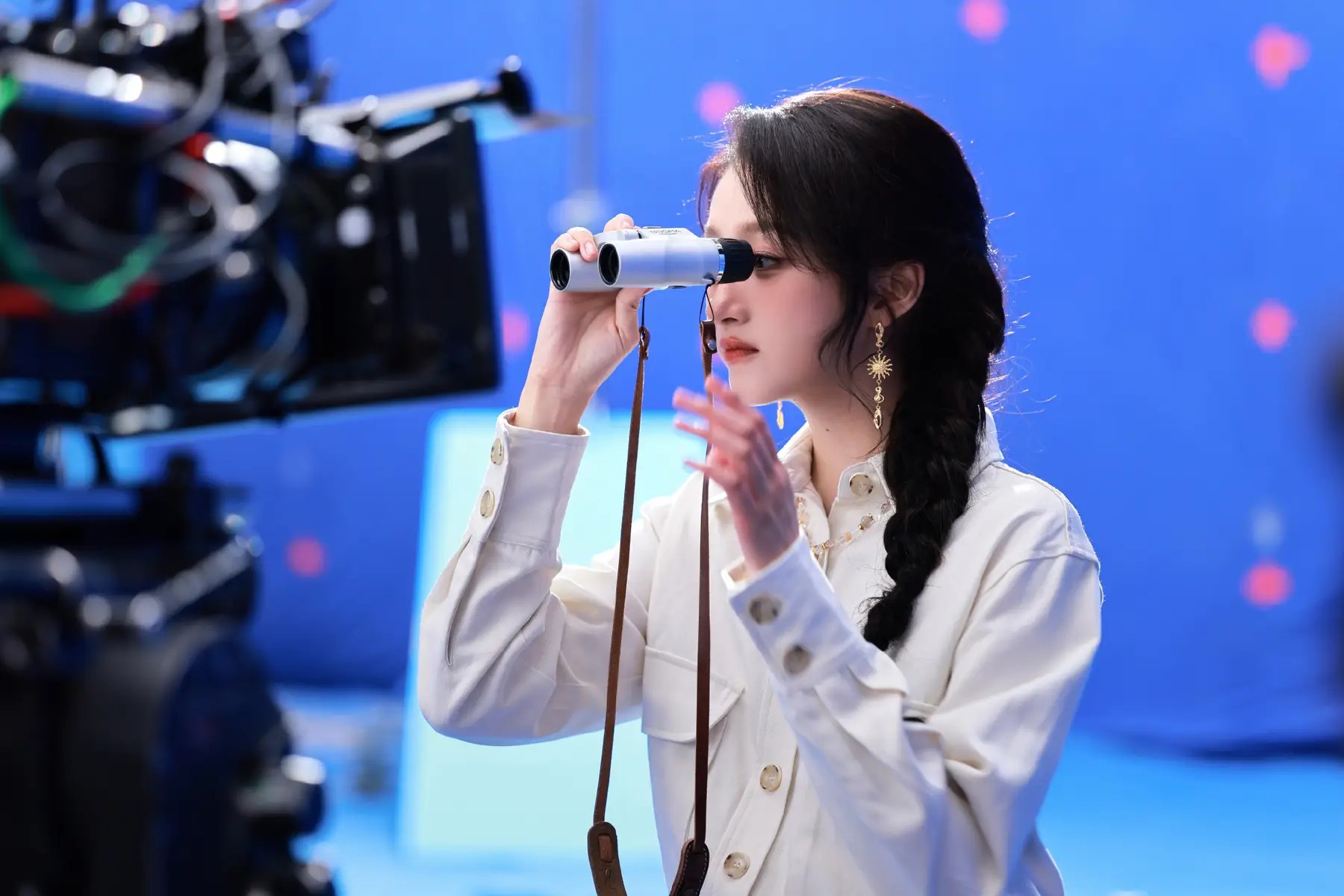 Jennie伊维萨岛舞台炸场,比基尼造型与音乐合作成全球焦点