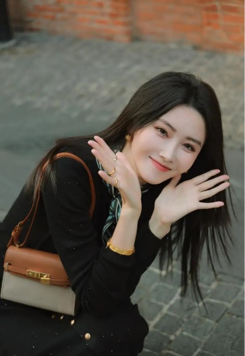 知名女团爱豆请求队友不要再继续减重引争议，她说“连1克都不要消失……”