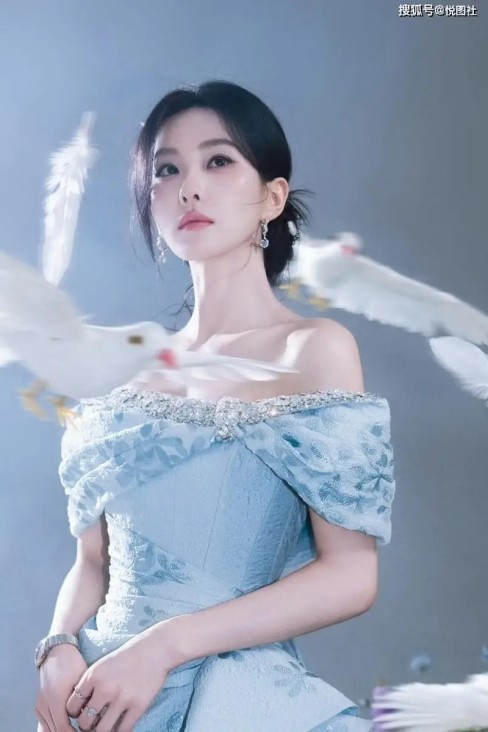  TVB“金童玉女”超市被偶遇：拎篮拎出真爱味，亲民互动甜过偶像剧