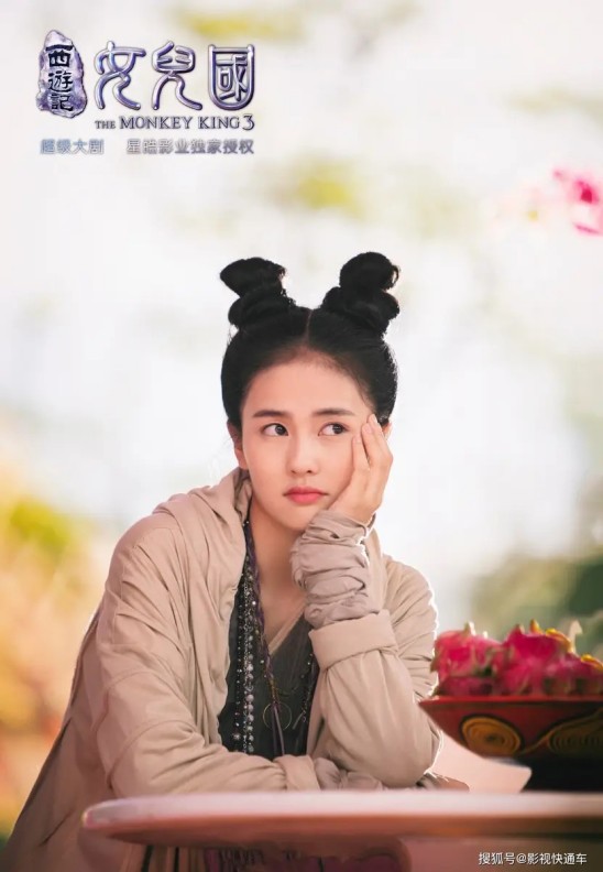 刘亦菲现身纽约早春大秀，超过900天未进组仍手握顶奢资源